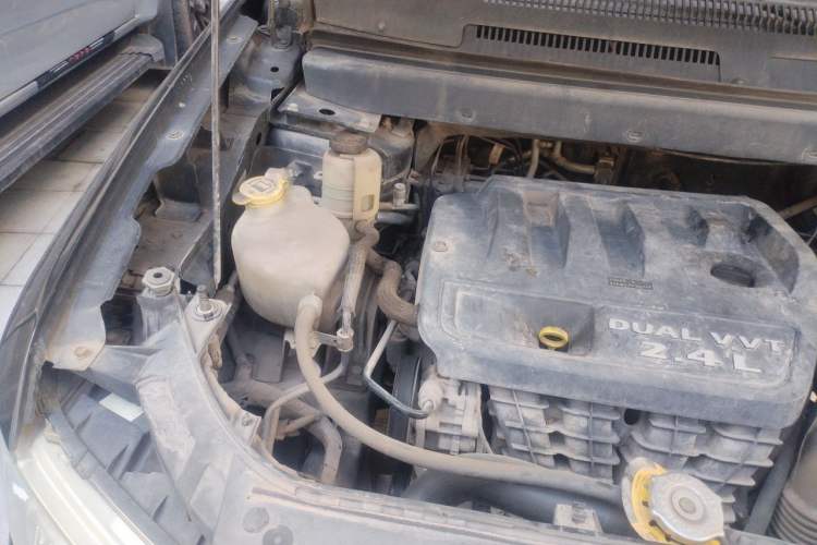 Used Dodge Journey 2014 2.4L Two-Wheel Drive Touring Edition Engine Bay Right
