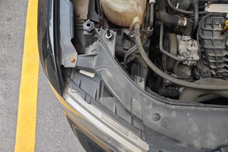 Used Dodge Journey 2014 2.4L Two-Wheel Drive Touring Edition Engine Bay Right