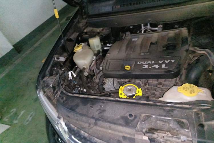 Used Dodge Journey 2014 2.4L Two-Wheel Drive Touring Edition Engine Bay Right