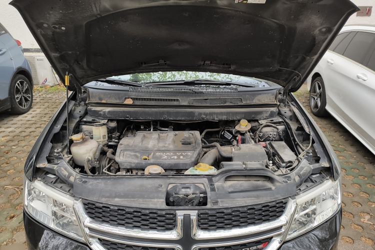 Used Dodge Journey 2014 2.4L Two-Wheel Drive Touring Edition Engine Bay
