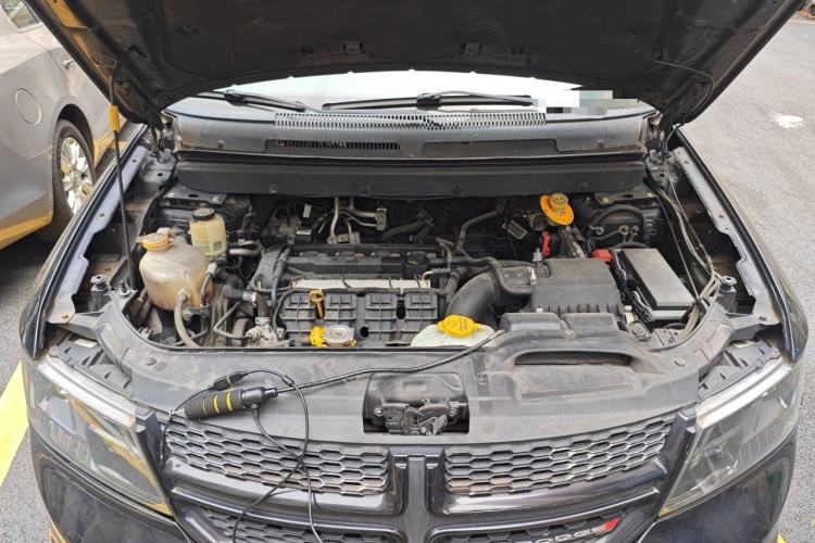 Used Dodge Journey 2014 2.4L Two-Wheel Drive Touring Edition Engine Bay