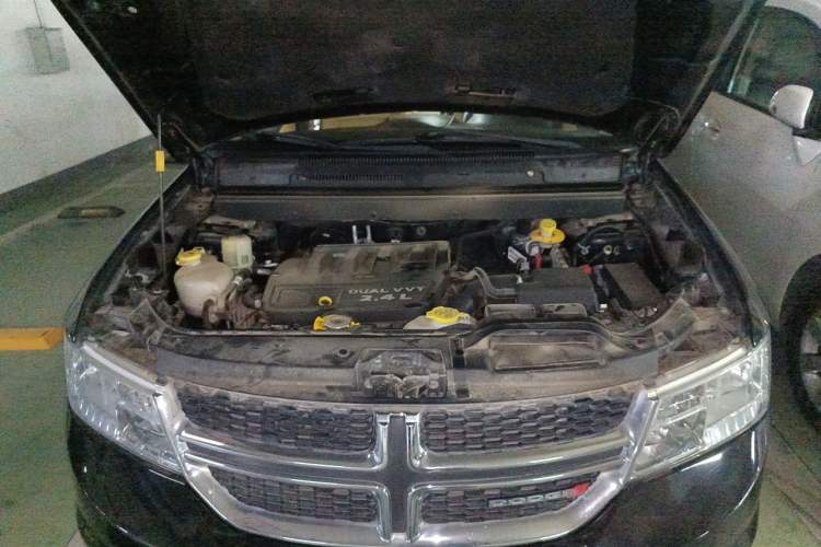 Used Dodge Journey 2014 2.4L Two-Wheel Drive Touring Edition Engine Bay