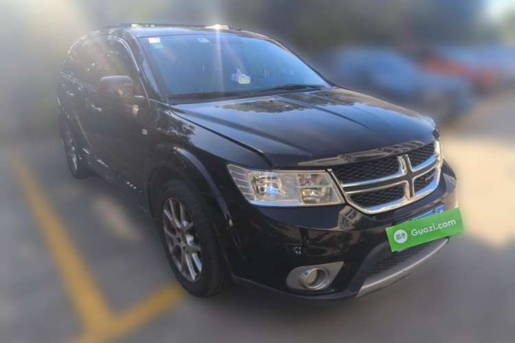 Used Dodge Journey 2014 2.4L Two-Wheel Drive Touring Edition Front Right 45 Deg