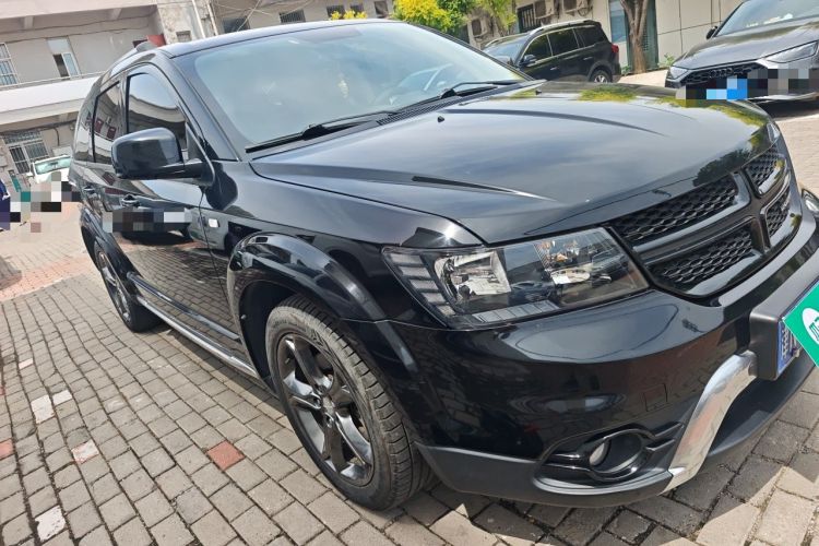 Used Dodge Journey 2014 2.4L Two-Wheel Drive Touring Edition Front Right 45 Deg