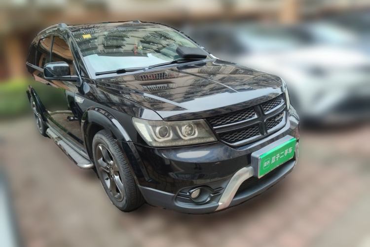 Used Dodge Journey 2014 2.4L Two-Wheel Drive Touring Edition Front Right 45 Deg