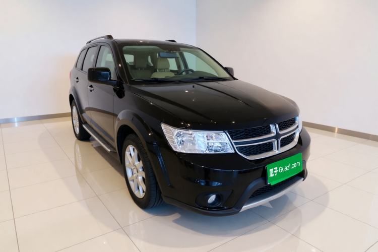 Used Dodge Journey 2014 2.4L Two-Wheel Drive Touring Edition Front Right 45 Deg