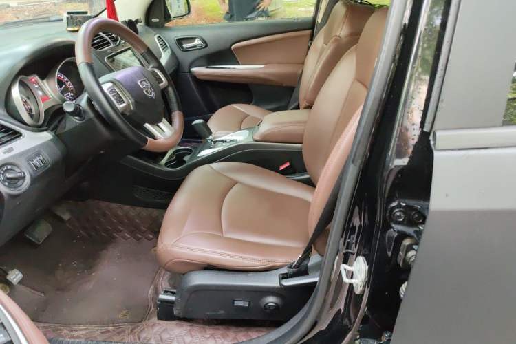 Used Dodge Journey 2014 2.4L Two-Wheel Drive Touring Edition Left Front Seat