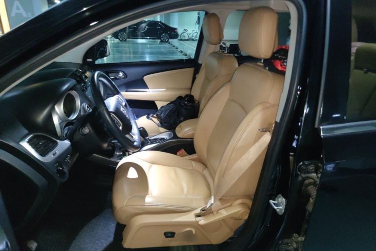 Used Dodge Journey 2014 2.4L Two-Wheel Drive Touring Edition Left Front Seat