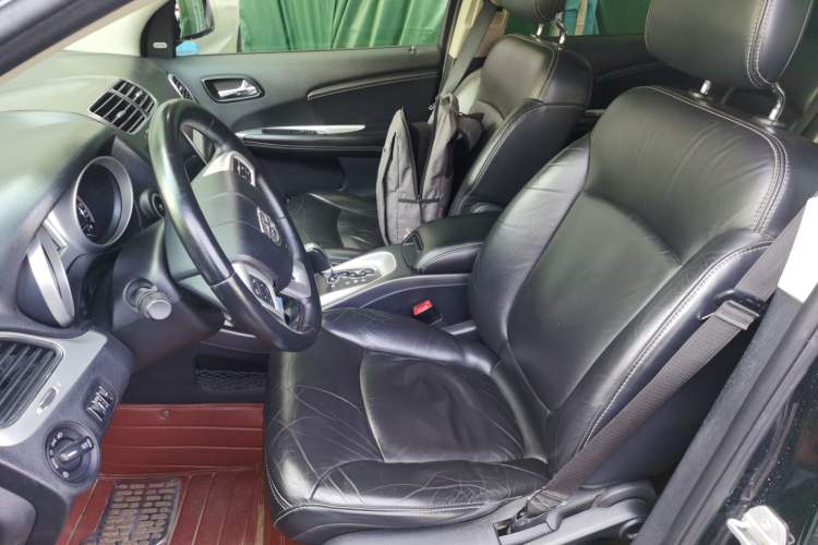 Used Dodge Journey 2014 2.4L Two-Wheel Drive Touring Edition Left Front Seat