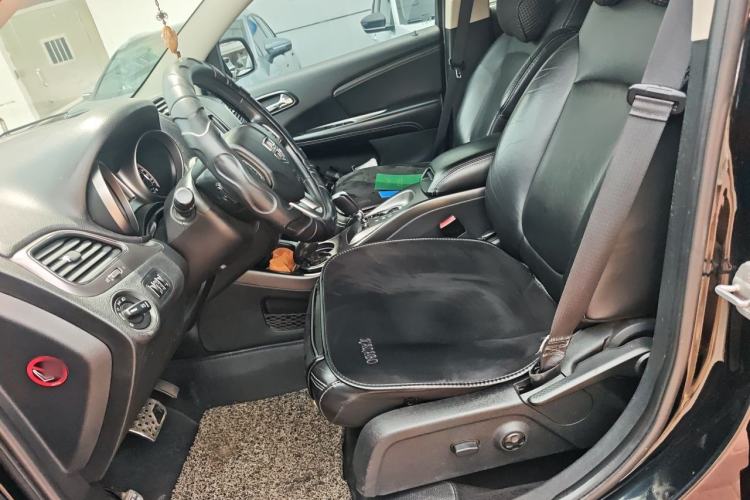 Used Dodge Journey 2014 2.4L Two-Wheel Drive Touring Edition Left Front Seat