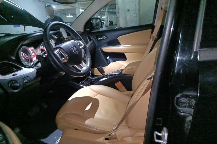 Used Dodge Journey 2014 2.4L Two-Wheel Drive Touring Edition Left Front Seat
