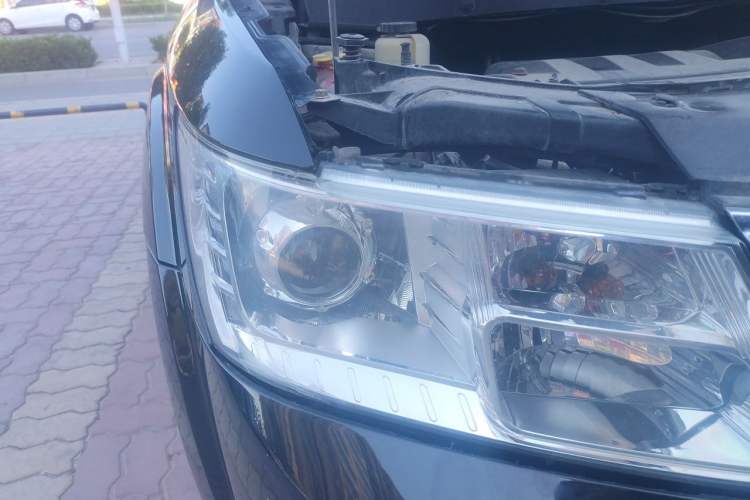 Used Dodge Journey 2014 2.4L Two-Wheel Drive Touring Edition Right Front Headlight