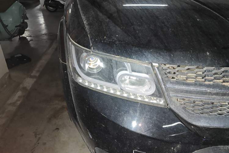 Used Dodge Journey 2014 2.4L Two-Wheel Drive Touring Edition Right Front Headlight