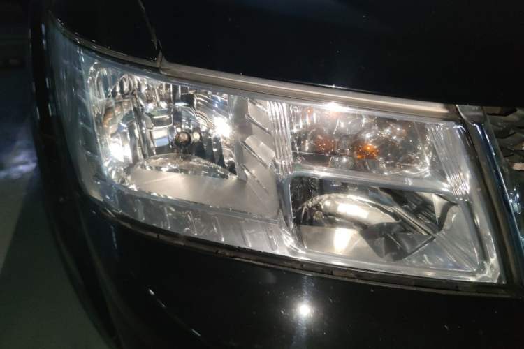Used Dodge Journey 2014 2.4L Two-Wheel Drive Touring Edition Right Front Headlight