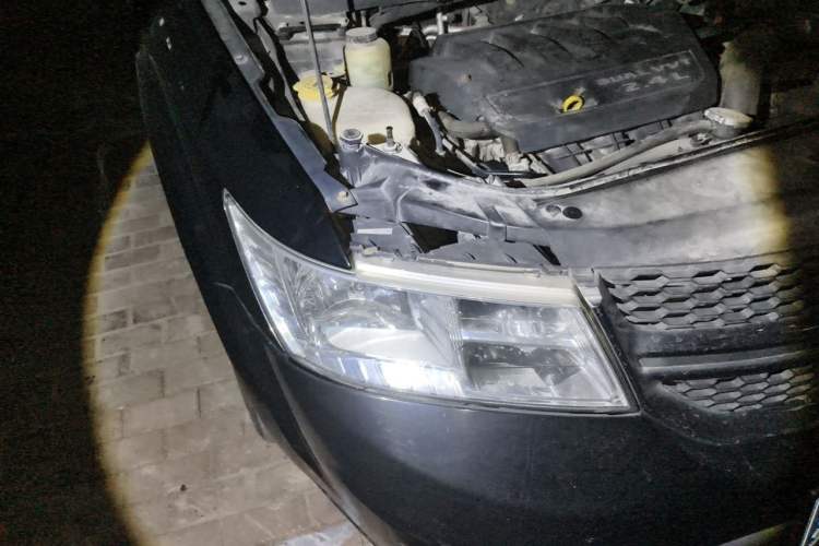 Used Dodge Journey 2014 2.4L Two-Wheel Drive Touring Edition Right Front Headlight