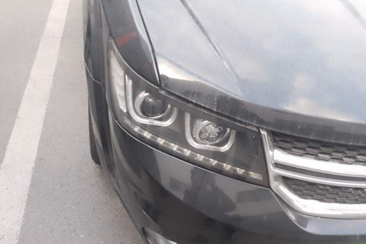 Used Dodge Journey 2014 2.4L Two-Wheel Drive Touring Edition Right Front Headlight