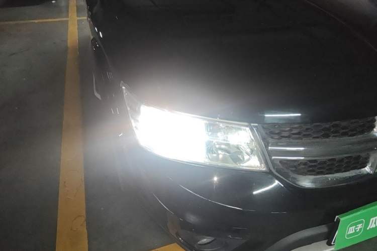 Used Dodge Journey 2014 2.4L Two-Wheel Drive Touring Edition Right Front Headlight