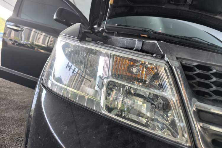 Used Dodge Journey 2014 2.4L Two-Wheel Drive Touring Edition Right Front Headlight
