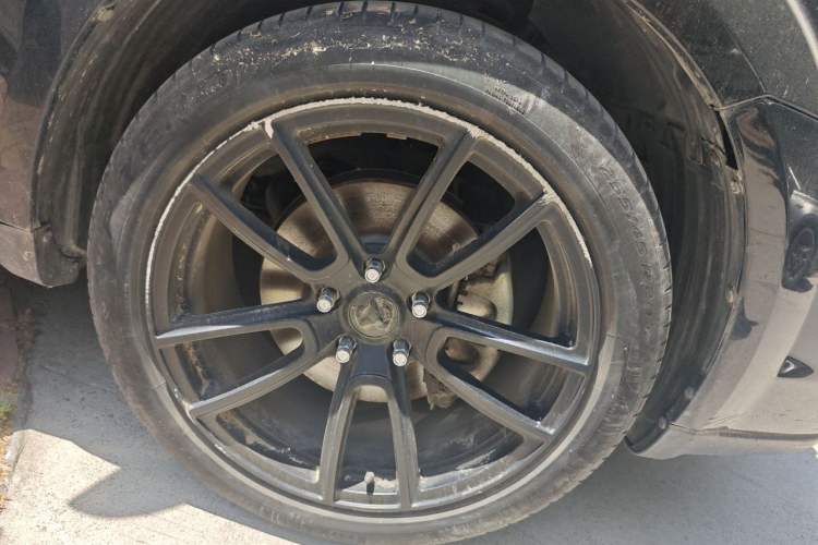 Used Dodge Journey 2014 2.4L Two-Wheel Drive Touring Edition Right Front Wheel Hub