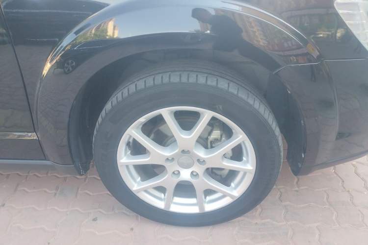 Used Dodge Journey 2014 2.4L Two-Wheel Drive Touring Edition Right Front Wheel Hub