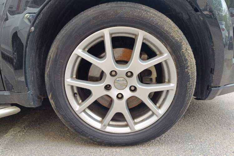 Used Dodge Journey 2014 2.4L Two-Wheel Drive Touring Edition Right Front Wheel Hub
