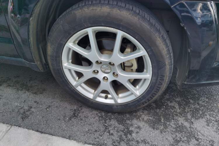 Used Dodge Journey 2014 2.4L Two-Wheel Drive Touring Edition Right Front Wheel Hub