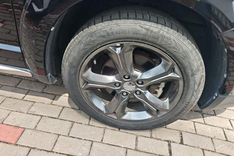 Used Dodge Journey 2014 2.4L Two-Wheel Drive Touring Edition Right Front Wheel Hub