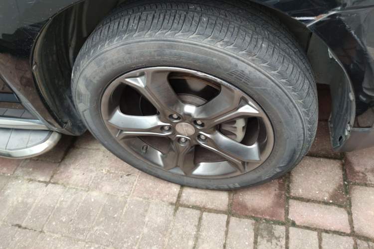 Used Dodge Journey 2014 2.4L Two-Wheel Drive Touring Edition Right Front Wheel Hub