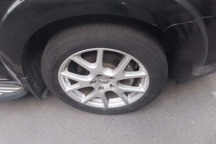 Used Dodge Journey 2014 2.4L Two-Wheel Drive Touring Edition Right Front Wheel Hub