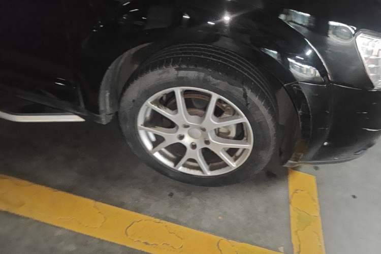 Used Dodge Journey 2014 2.4L Two-Wheel Drive Touring Edition Right Front Wheel Hub
