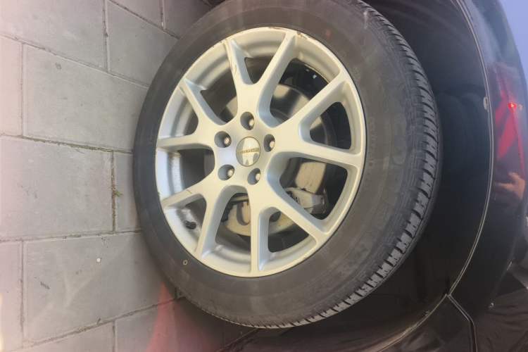 Used Dodge Journey 2014 2.4L Two-Wheel Drive Touring Edition Right Front Wheel Hub