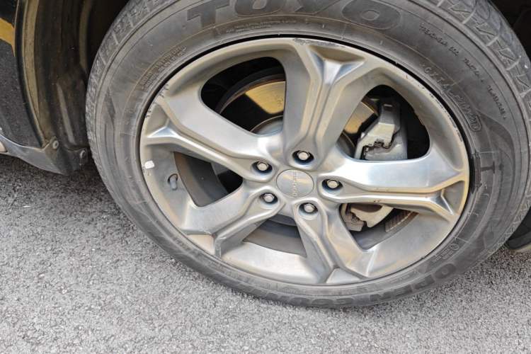 Used Dodge Journey 2014 2.4L Two-Wheel Drive Touring Edition Right Front Wheel Hub