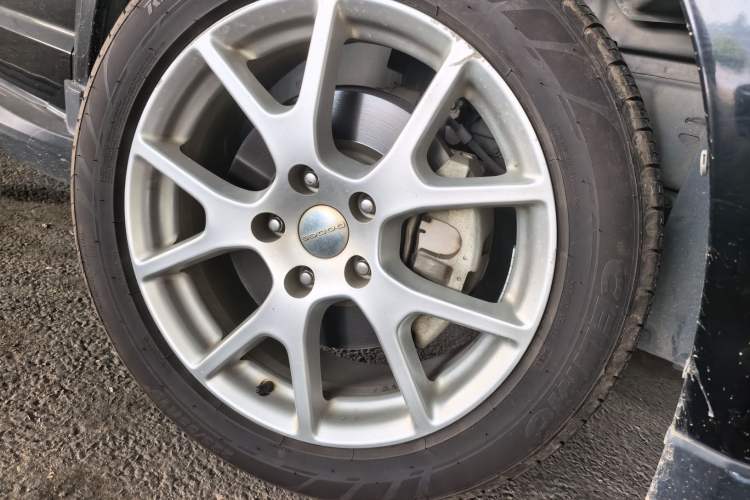 Used Dodge Journey 2014 2.4L Two-Wheel Drive Touring Edition Right Front Wheel Hub
