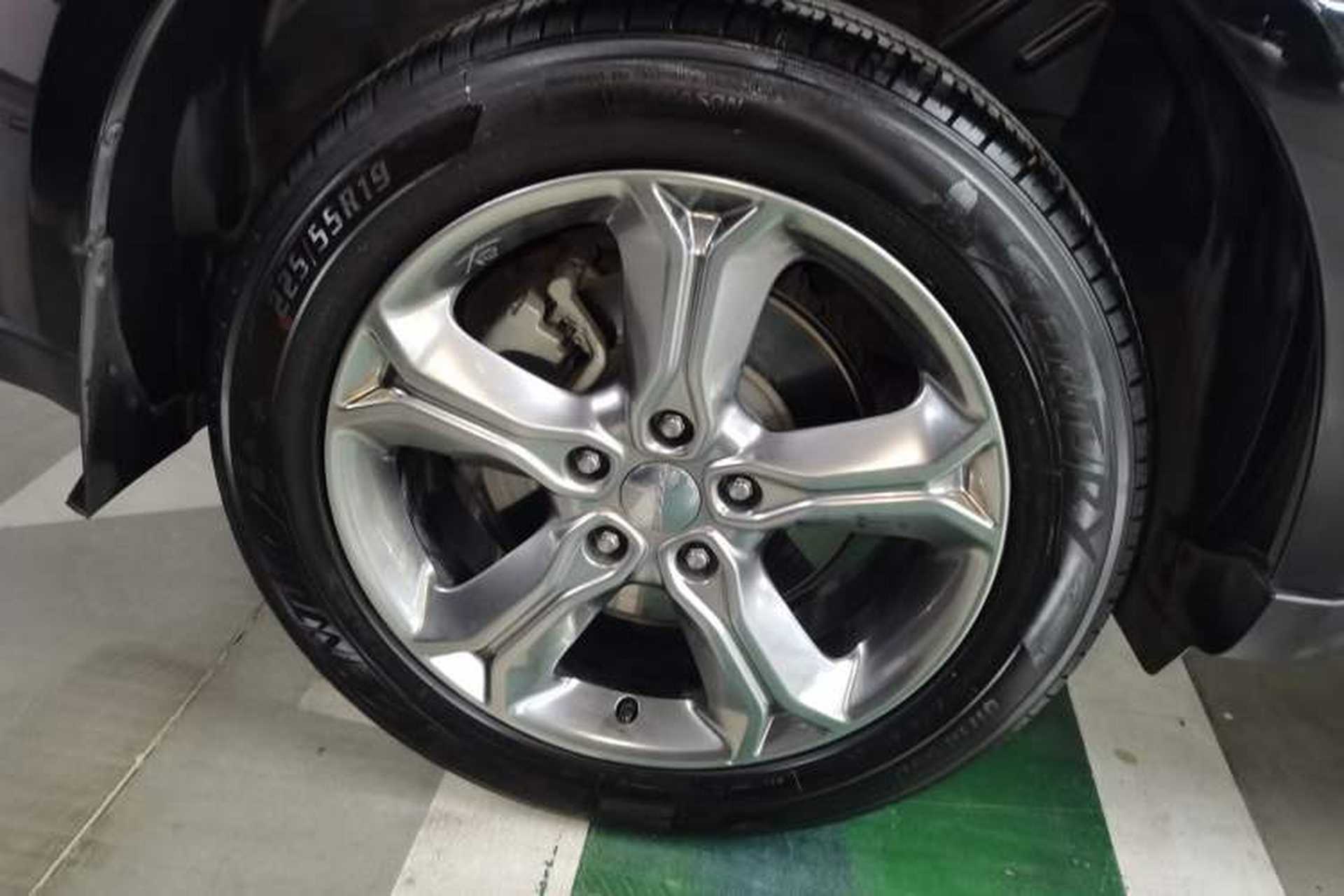 Used Dodge Journey 2014 2.4L Two-Wheel Drive Touring Edition Right Rear Wheel Hub