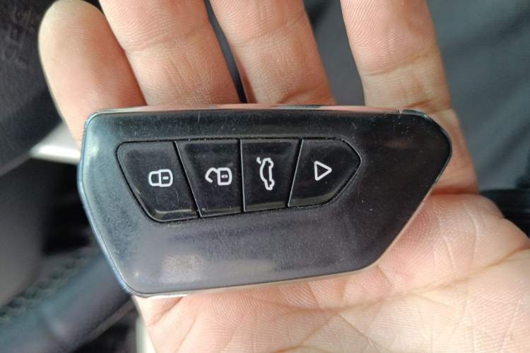 Used Dodge Journey 2014 2.4L Two-Wheel Drive Touring Edition Vehicle Key