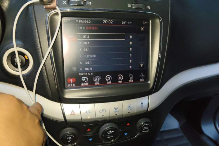 Used Dodge Journey 2014 2.4L Two-Wheel Drive Touring Edition Audio And AC Panel