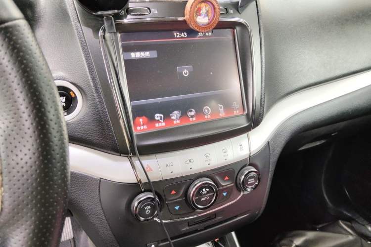 Used Dodge Journey 2014 2.4L Two-Wheel Drive Touring Edition Audio And AC Panel
