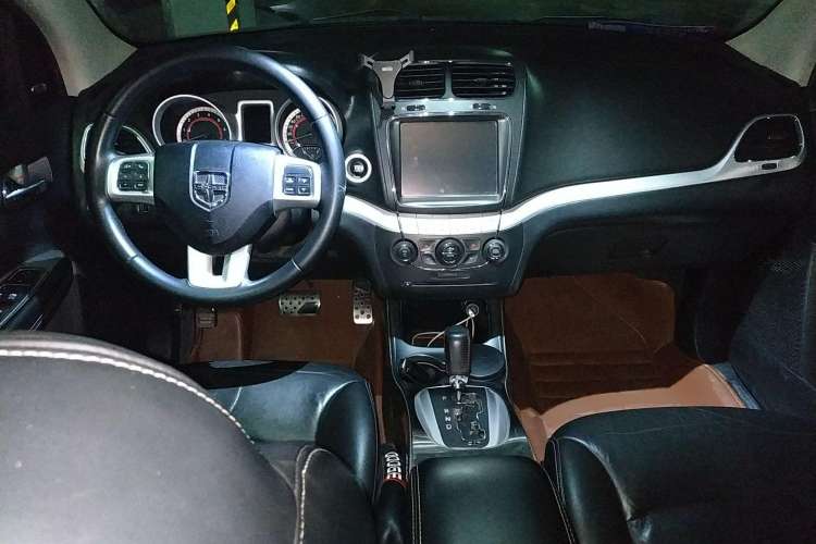 Used Dodge Journey 2014 2.4L Two-Wheel Drive Touring Edition Center Console