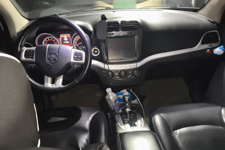 Used Dodge Journey 2014 2.4L Two-Wheel Drive Touring Edition Center Console