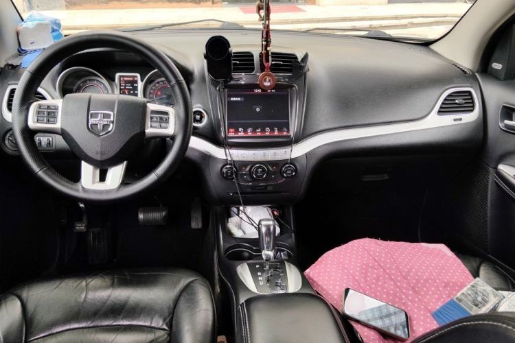 Used Dodge Journey 2014 2.4L Two-Wheel Drive Touring Edition Center Console