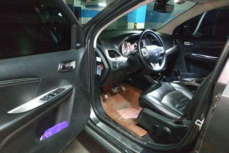 Used Dodge Journey 2014 2.4L Two-Wheel Drive Touring Edition Driver Seat