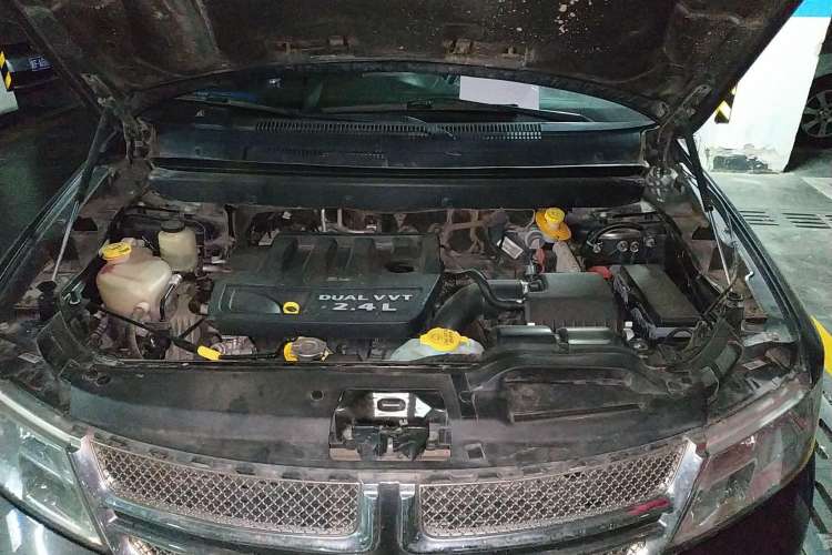 Used Dodge Journey 2014 2.4L Two-Wheel Drive Touring Edition Engine Bay