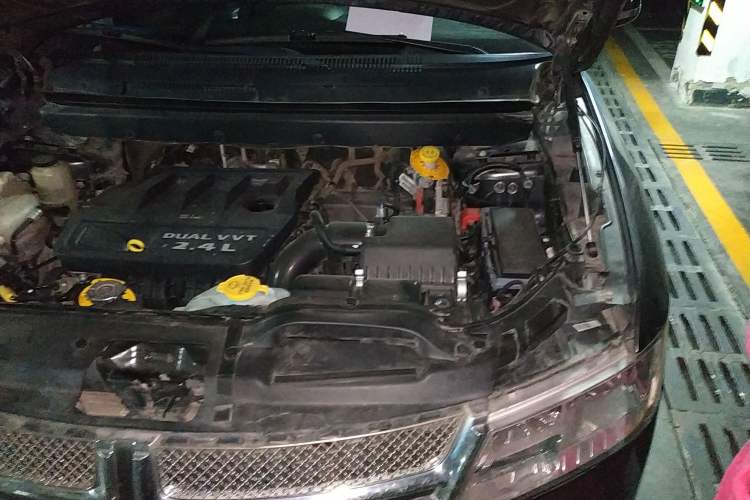 Used Dodge Journey 2014 2.4L Two-Wheel Drive Touring Edition Engine Bay Left