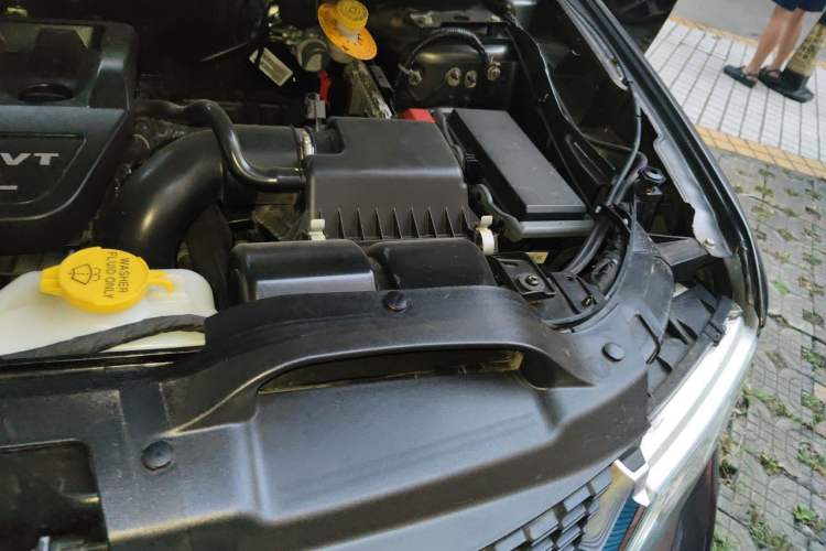 Used Dodge Journey 2014 2.4L Two-Wheel Drive Touring Edition Engine Bay Left