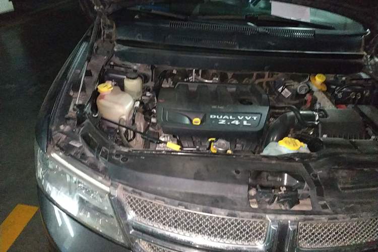 Used Dodge Journey 2014 2.4L Two-Wheel Drive Touring Edition Engine Bay Right