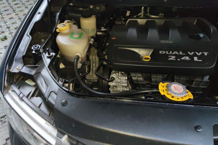 Used Dodge Journey 2014 2.4L Two-Wheel Drive Touring Edition Engine Bay Right