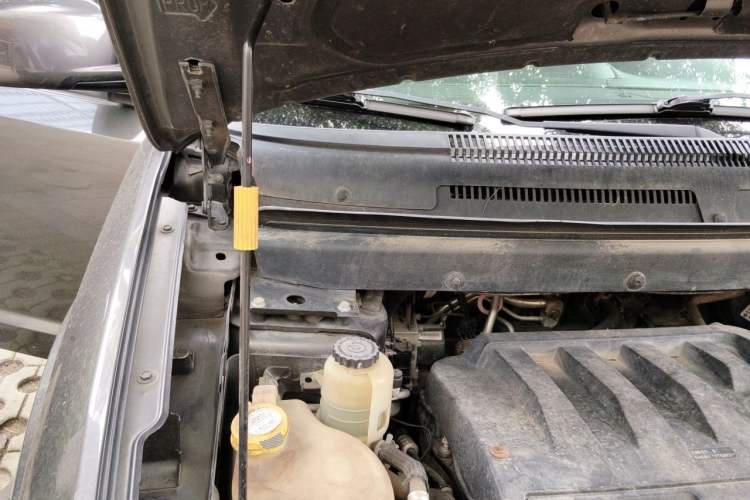 Used Dodge Journey 2014 2.4L Two-Wheel Drive Touring Edition Engine Bay Right