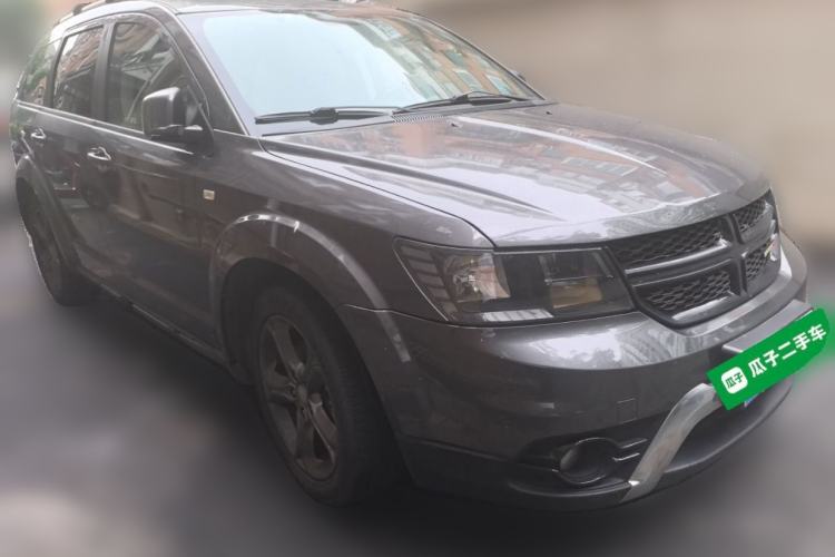 Used Dodge Journey 2014 2.4L Two-Wheel Drive Touring Edition Front Right 45 Deg