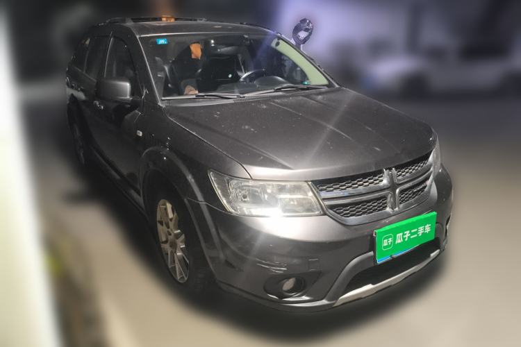 Used Dodge Journey 2014 2.4L Two-Wheel Drive Touring Edition Front Right 45 Deg