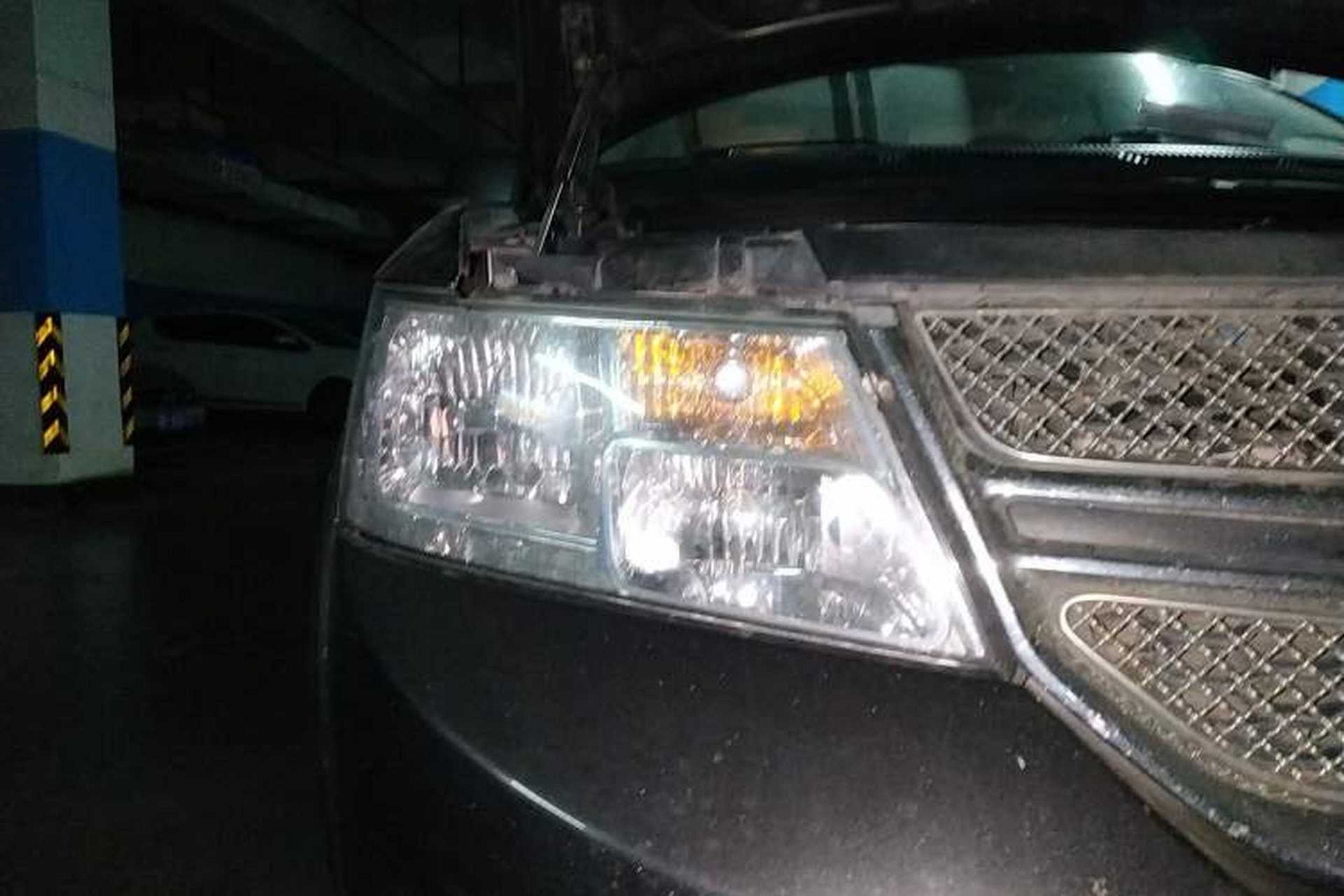 Used Dodge Journey 2014 2.4L Two-Wheel Drive Touring Edition Right Front Headlight